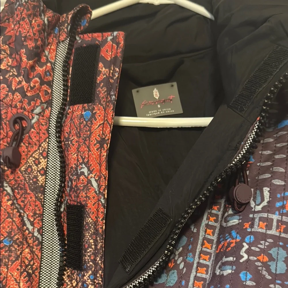 Patterned Women's Jacket - Red and Blue - Picture 2 of 3